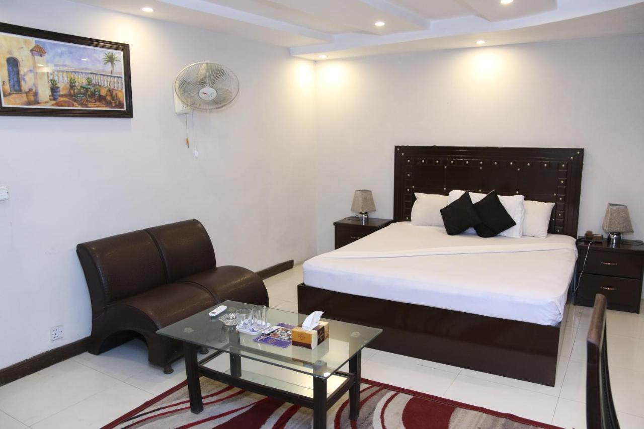 Gulberg Continental Hotel Lahore Exterior photo